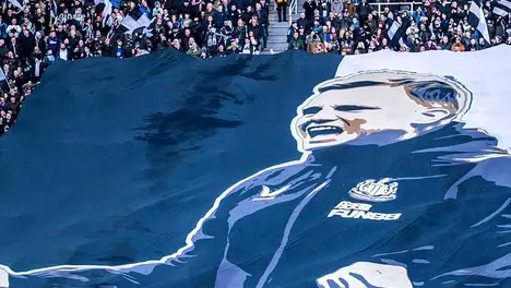 意甲赛AC米兰大胜，年轻球员崛起教练点赞